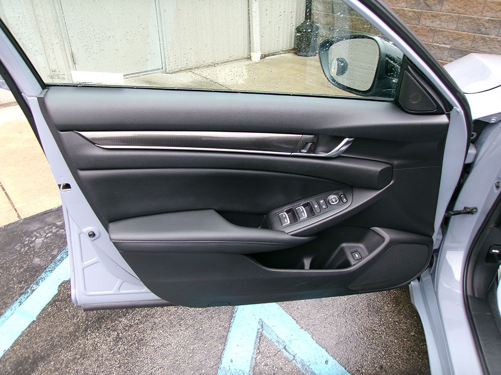 
								2021 Honda Accord Sport full									
