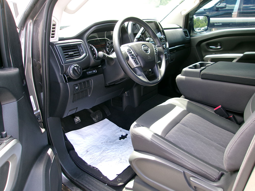 
								2022 Nissan Titan SV Crew Cab full									