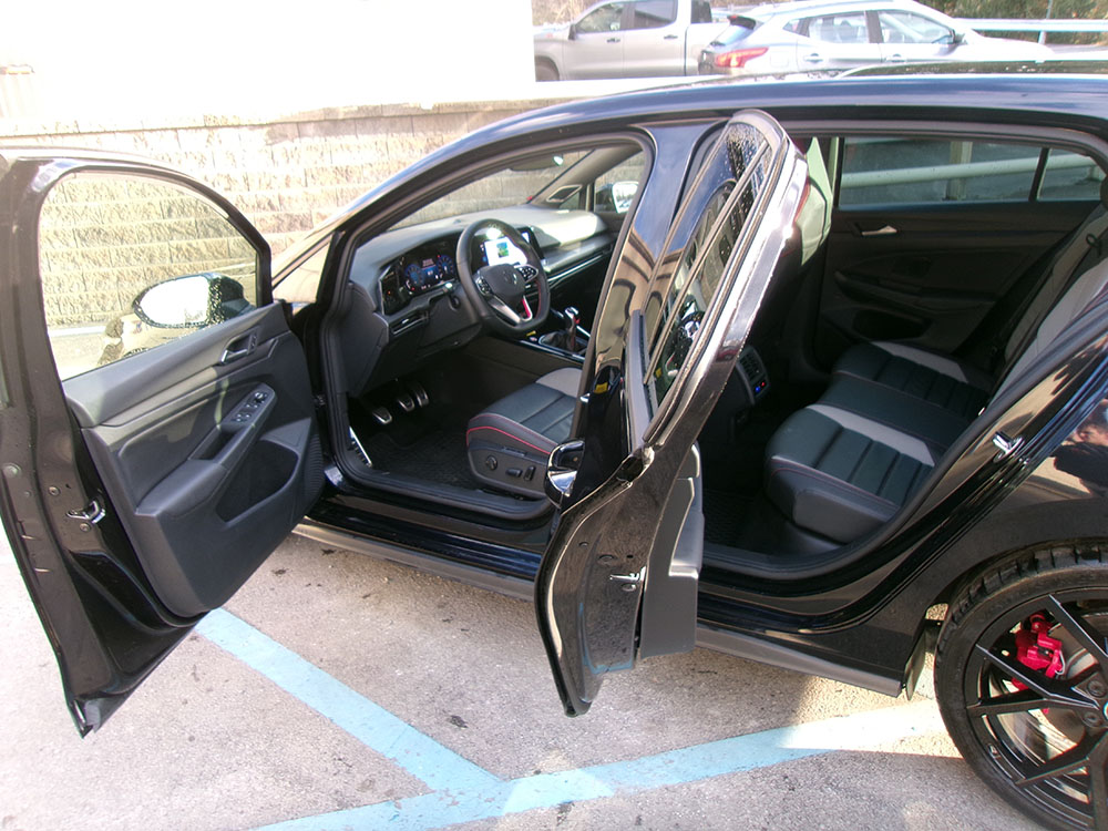 
								2024 Volkswagen Golf GTI Autobahn full									