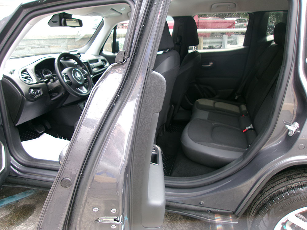 
								JEEP RENEGADE LATITUDE full									