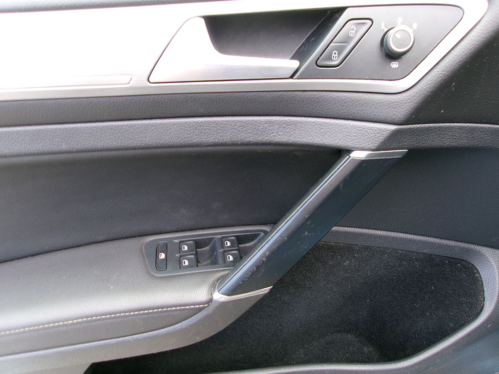 
								2015 Volkswagen Golf TDI SE full									