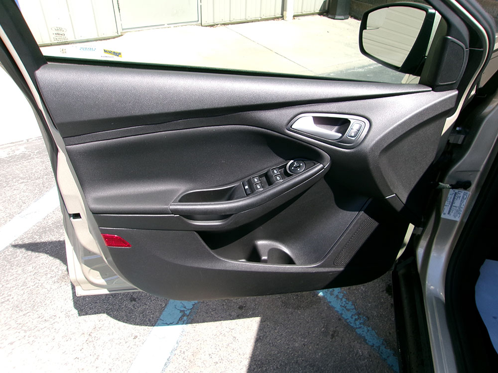 
								2017 Ford Focus SE full									