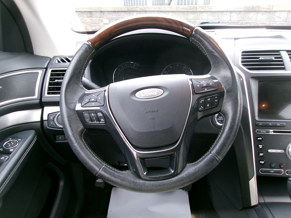 
								2017 Ford Explorer Platinum full									