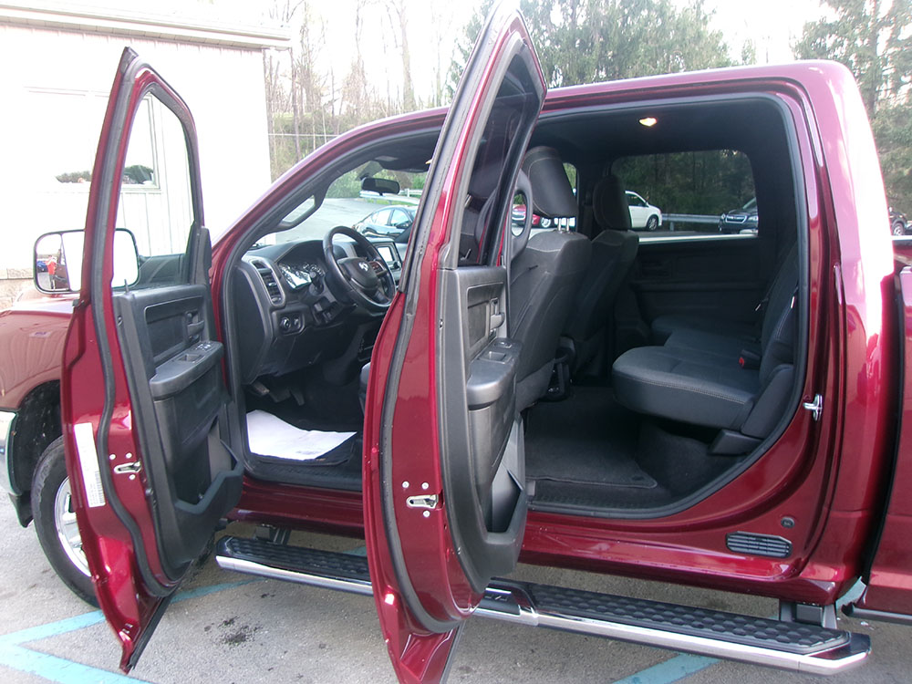 
								RAM 2500 TRADESMAN CREW CAB full									