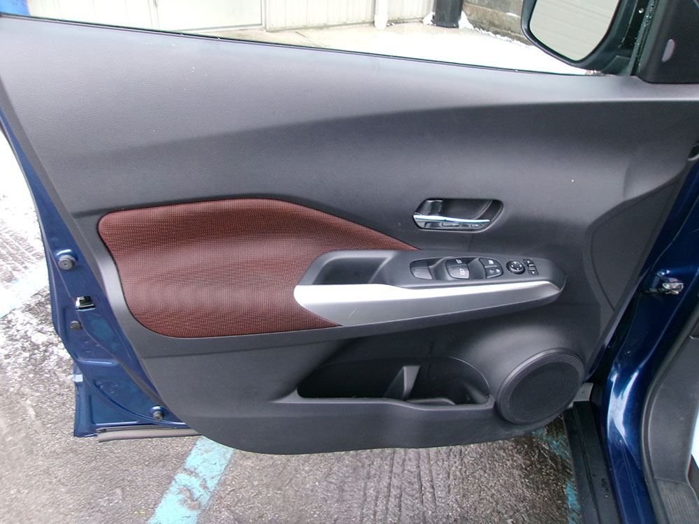 
								2020 Nissan Kicks SR full									