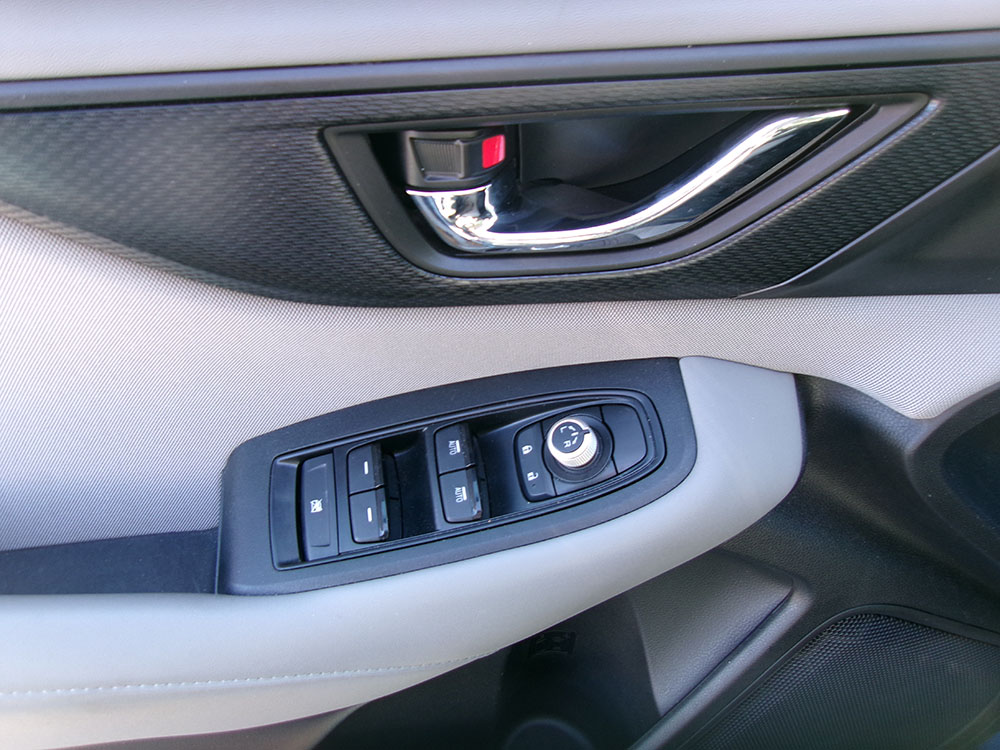 
								SUBARU LEGACY PREMIUM full									