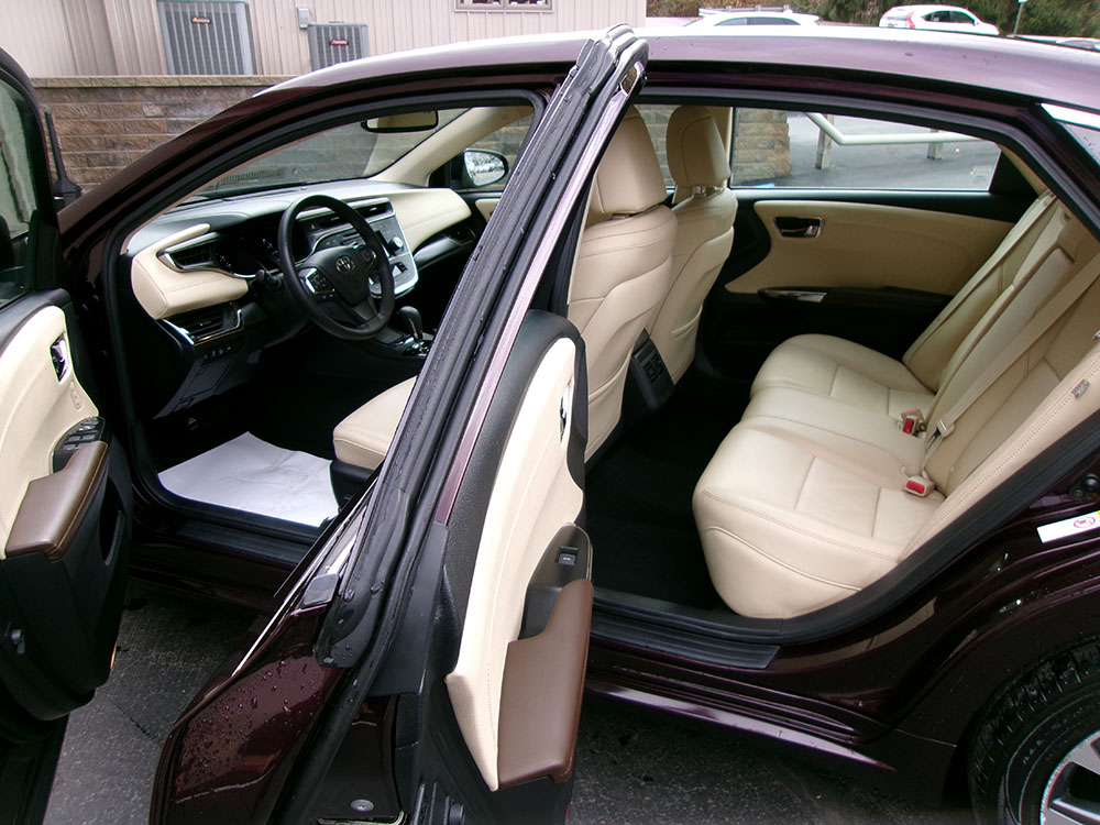 
								2017 Toyota Avalon XLE full									