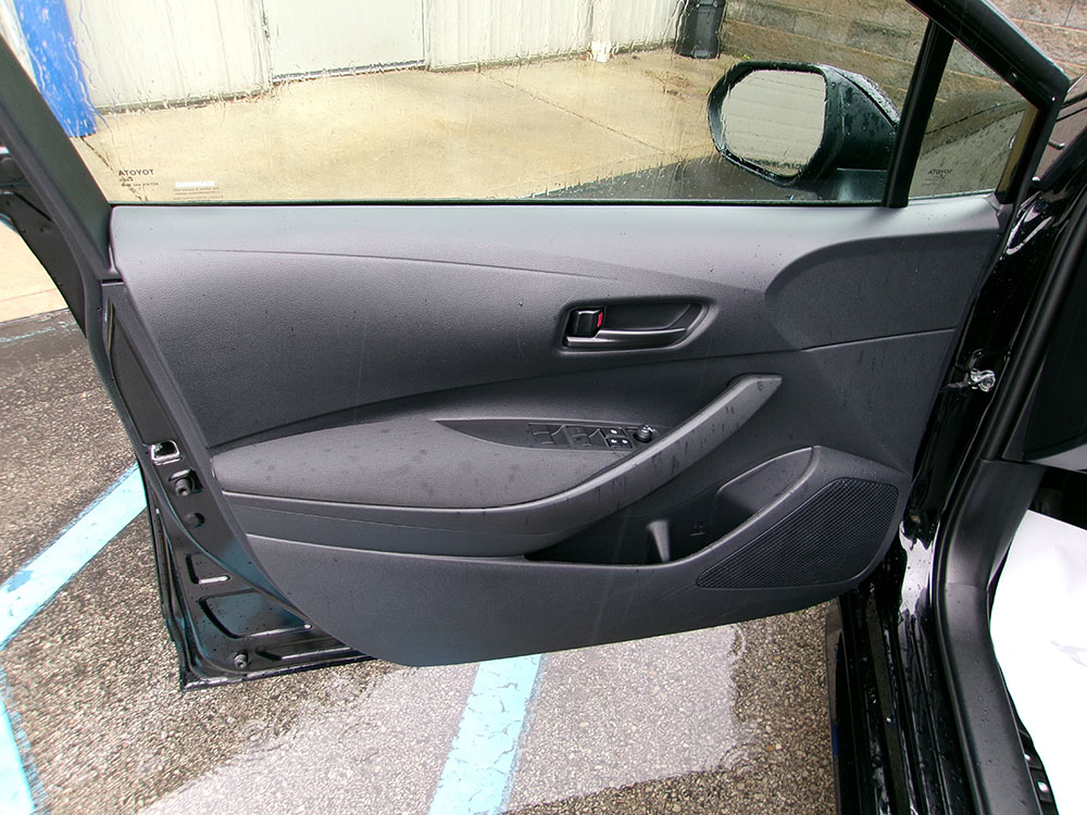 
								2024 Toyota Corolla LE full									