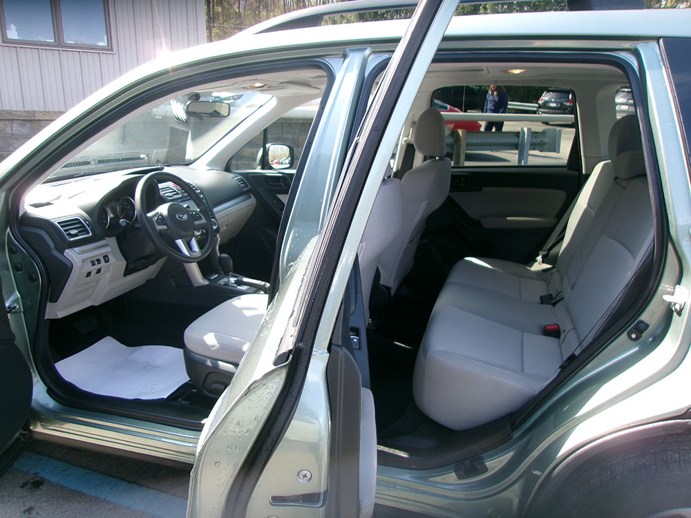 
								SUBARU FORESTER PREMIUM full									