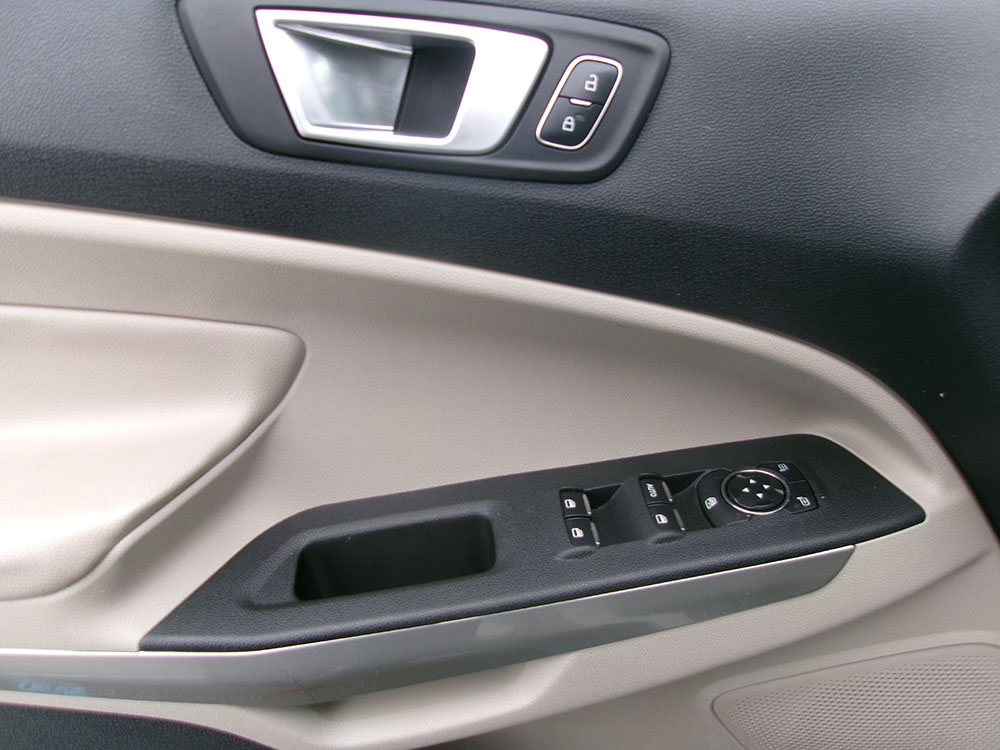 
								FORD ECOSPORT TITANIUM full									