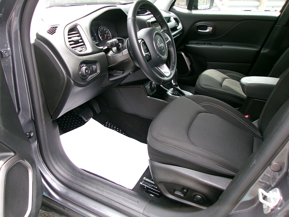 
								JEEP RENEGADE LATITUDE full									