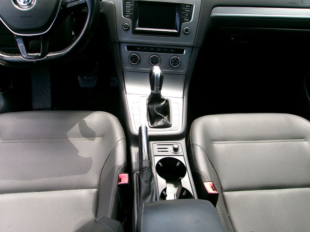 
								2015 Volkswagen Golf TDI SE full									