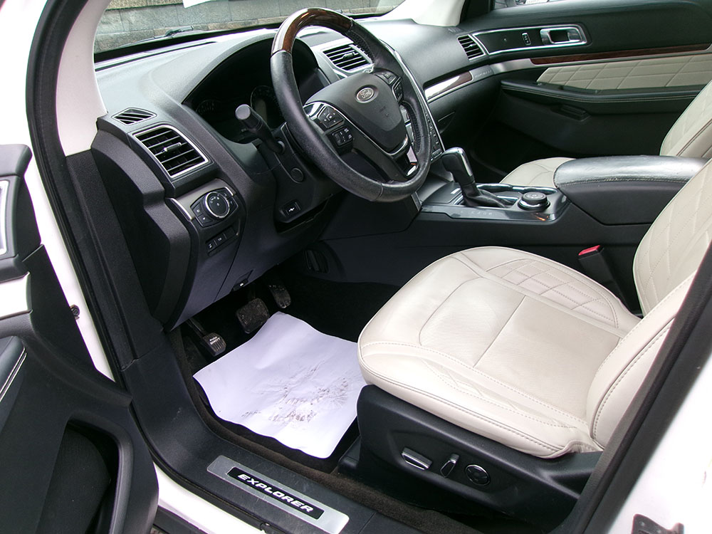 
								2017 Ford Explorer Platinum full									