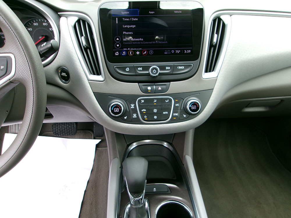 
								2022 Chevrolet Malibu LT full									