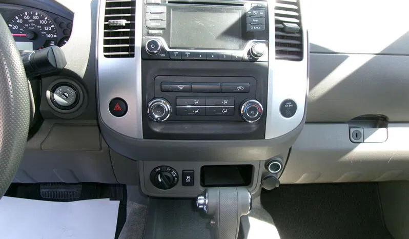 
								2016 Nissan Frontier SV Crew Cab full									