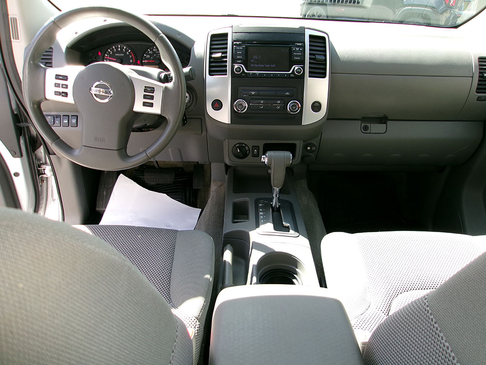 
								NISSAN FRONTIER SV CREW CAB full									