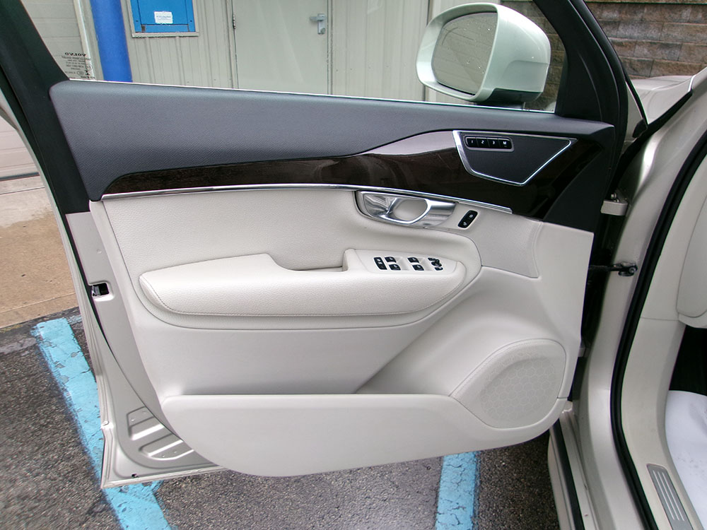 
								2018 Volvo XC90 T5 full									