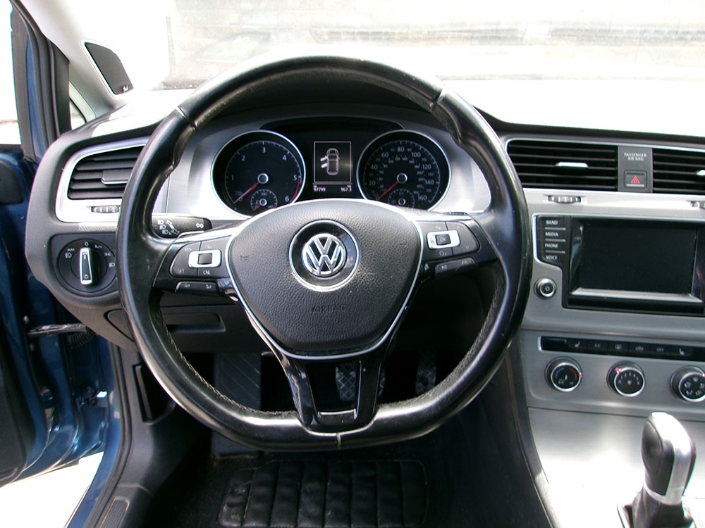 
								2015 Volkswagen Golf TDI SE full									