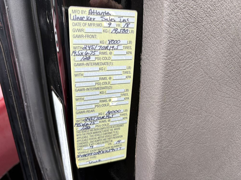 
								FREIGHTLINER M2-106 ROLLBACK full									