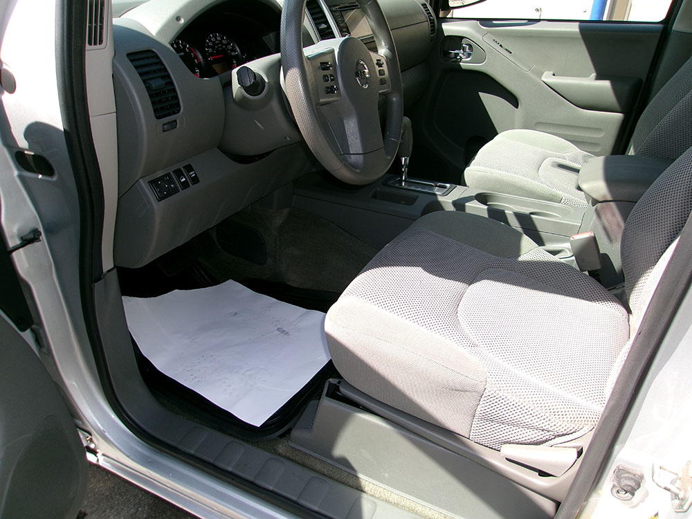 
								NISSAN FRONTIER SV CREW CAB full									