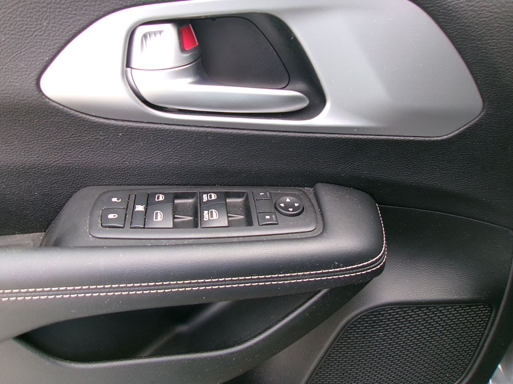 
								CHRYSLER PACIFICA TOURING PLUS full									