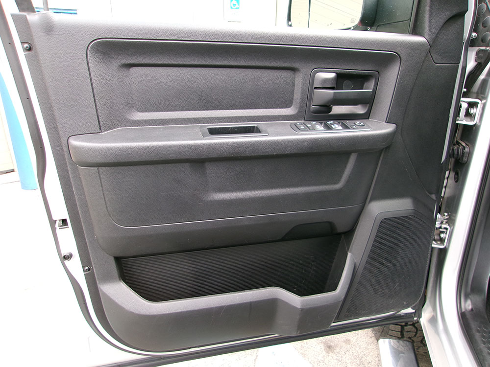 
								RAM 2500 TRADESMAN CREW CAB full									