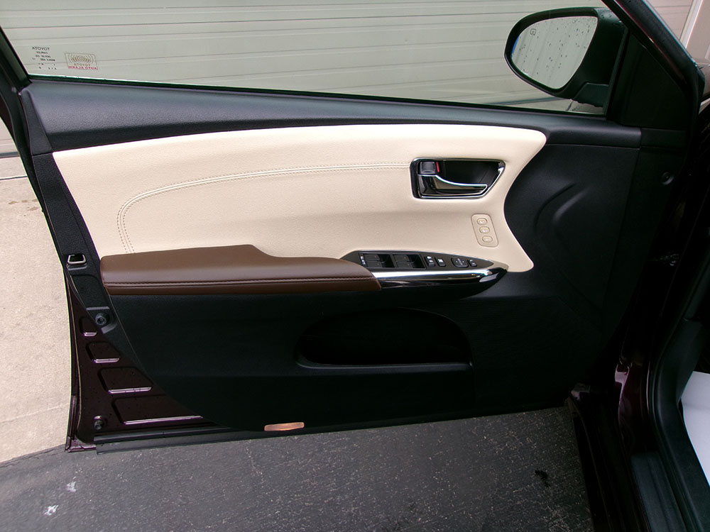 
								2017 Toyota Avalon XLE full									