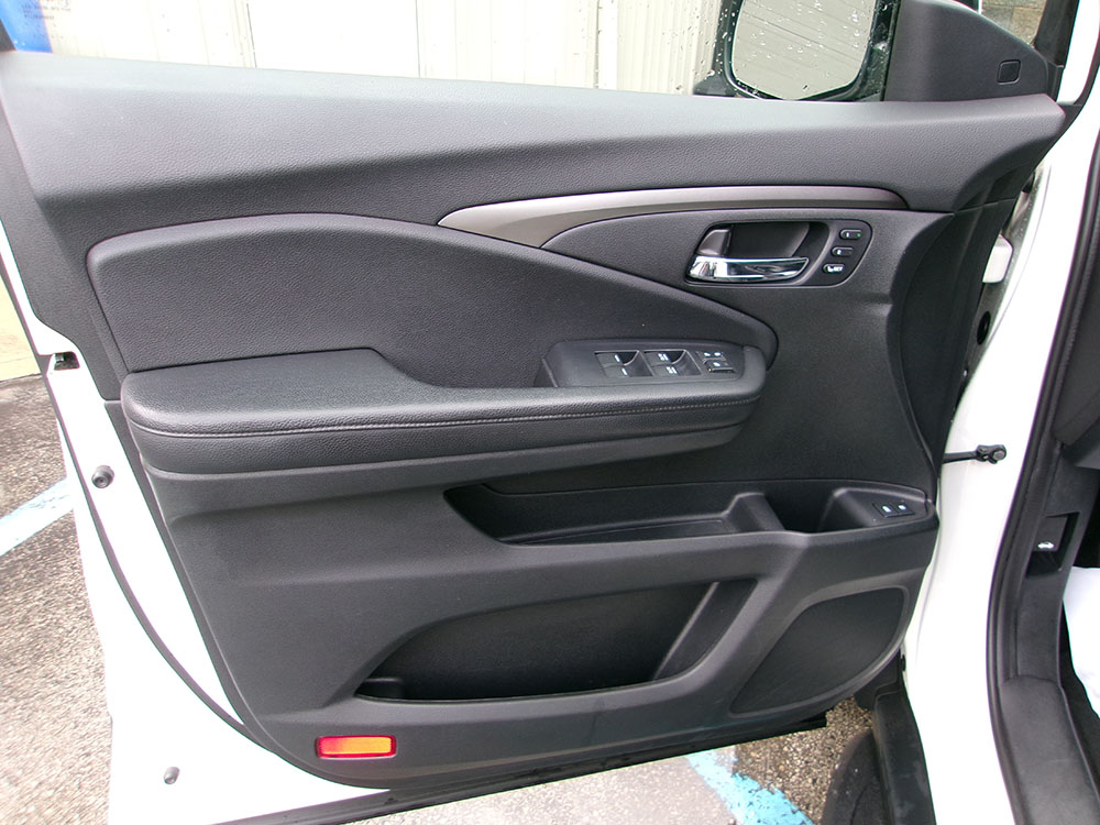 
								2019 Honda Pilot EX-L full									
