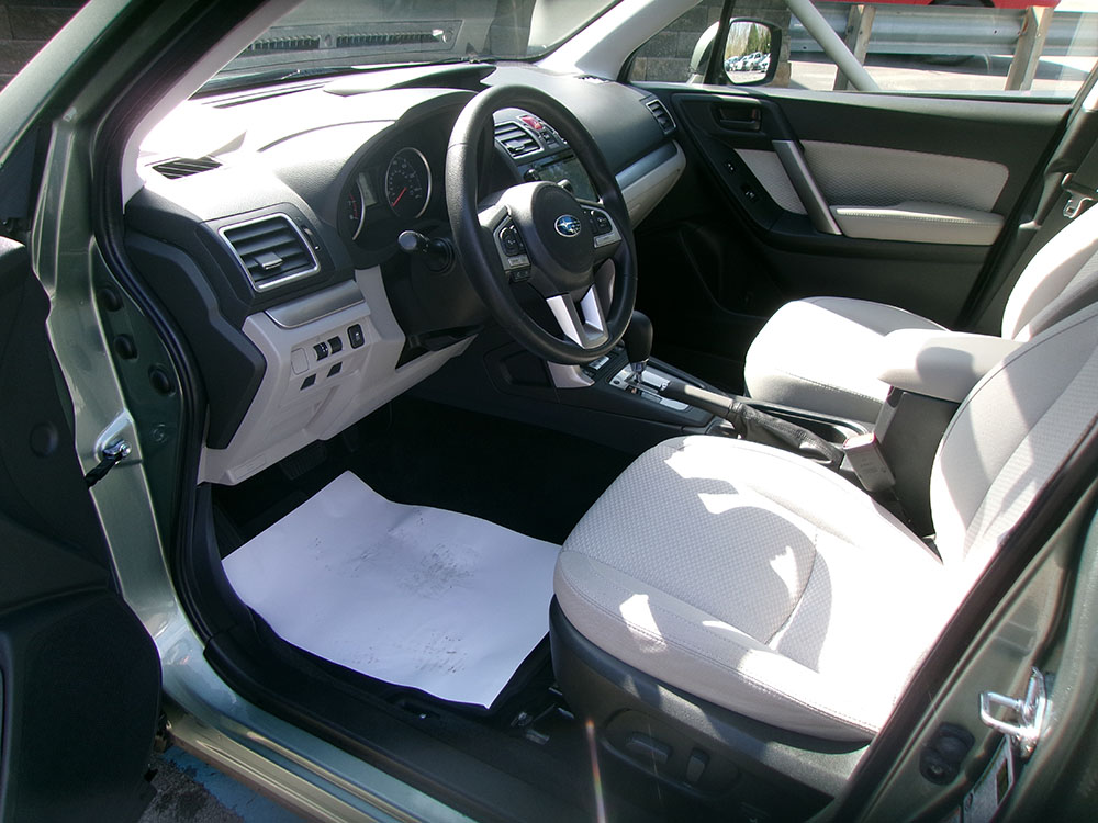 
								SUBARU FORESTER PREMIUM full									