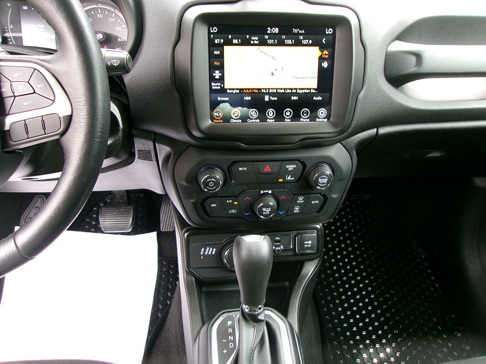 
								JEEP RENEGADE LATITUDE full									