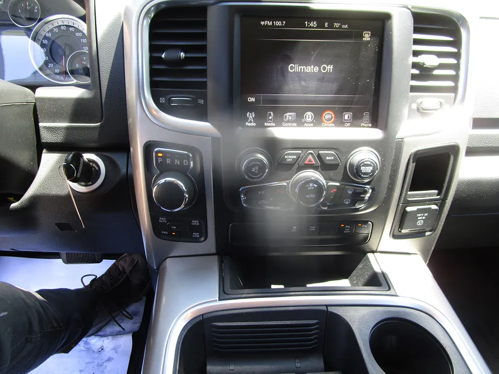 
								2017 RAM 1500 SLT Crew Cab full									