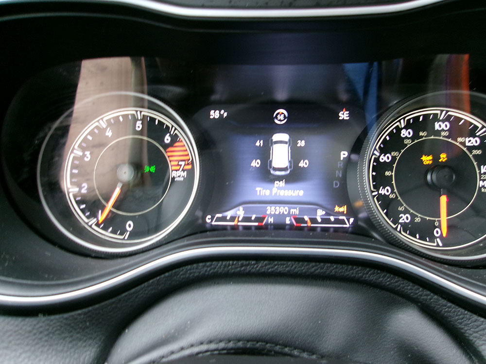
								2023 Jeep Cherokee Altitude Luxury full									