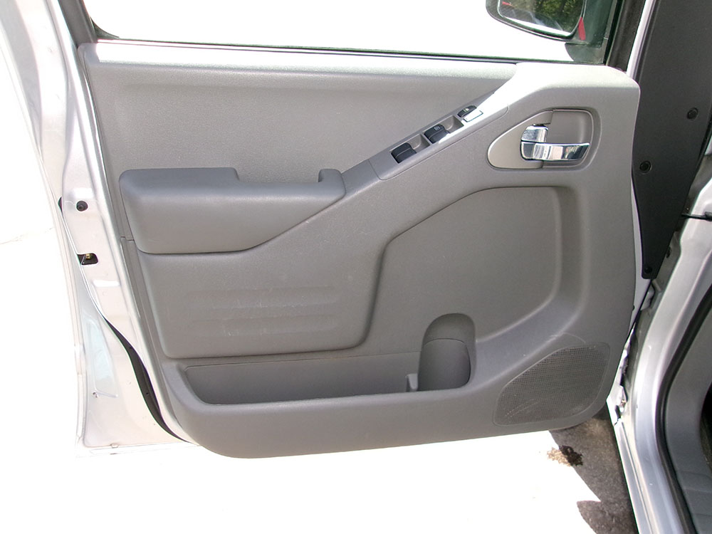 
								NISSAN FRONTIER SV CREW CAB full									
