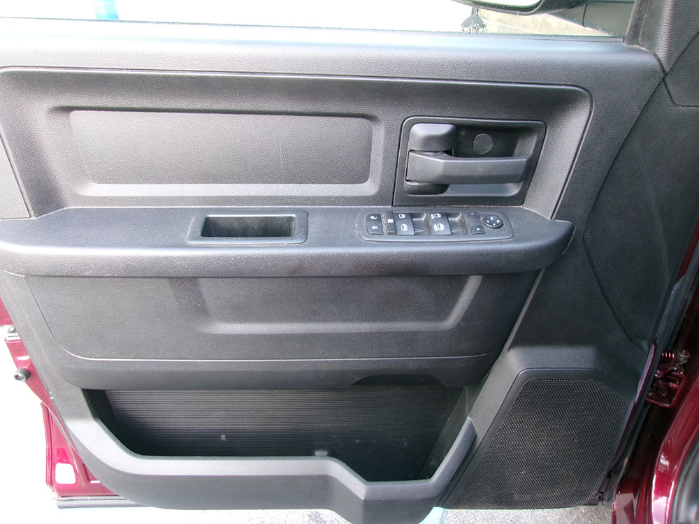 
								RAM 2500 TRADESMAN CREW CAB full									