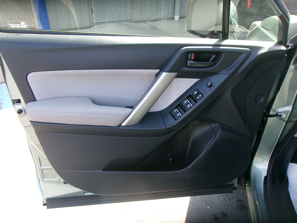 
								SUBARU FORESTER PREMIUM full									