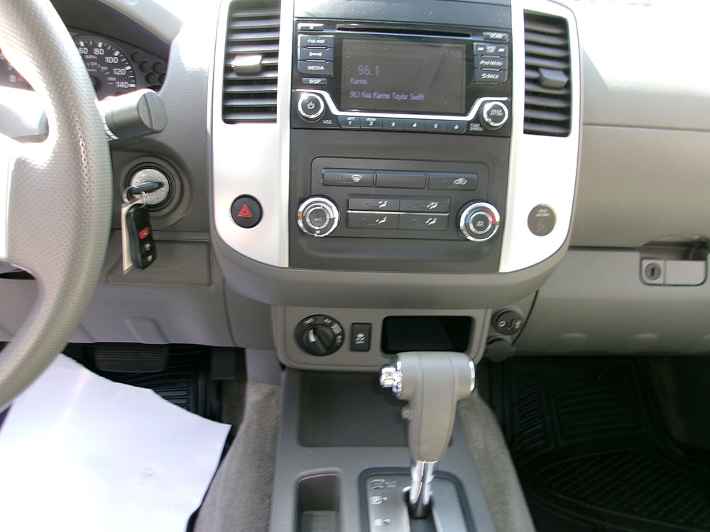 
								NISSAN FRONTIER SV CREW CAB full									