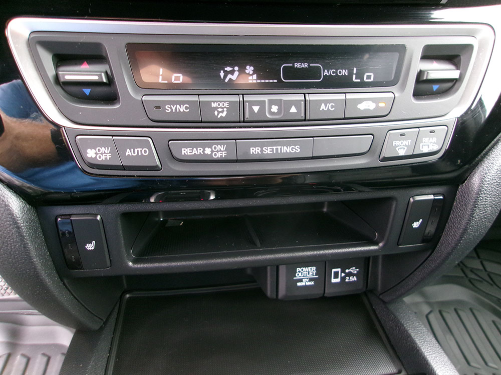 
								2019 Honda Passport Touring full									