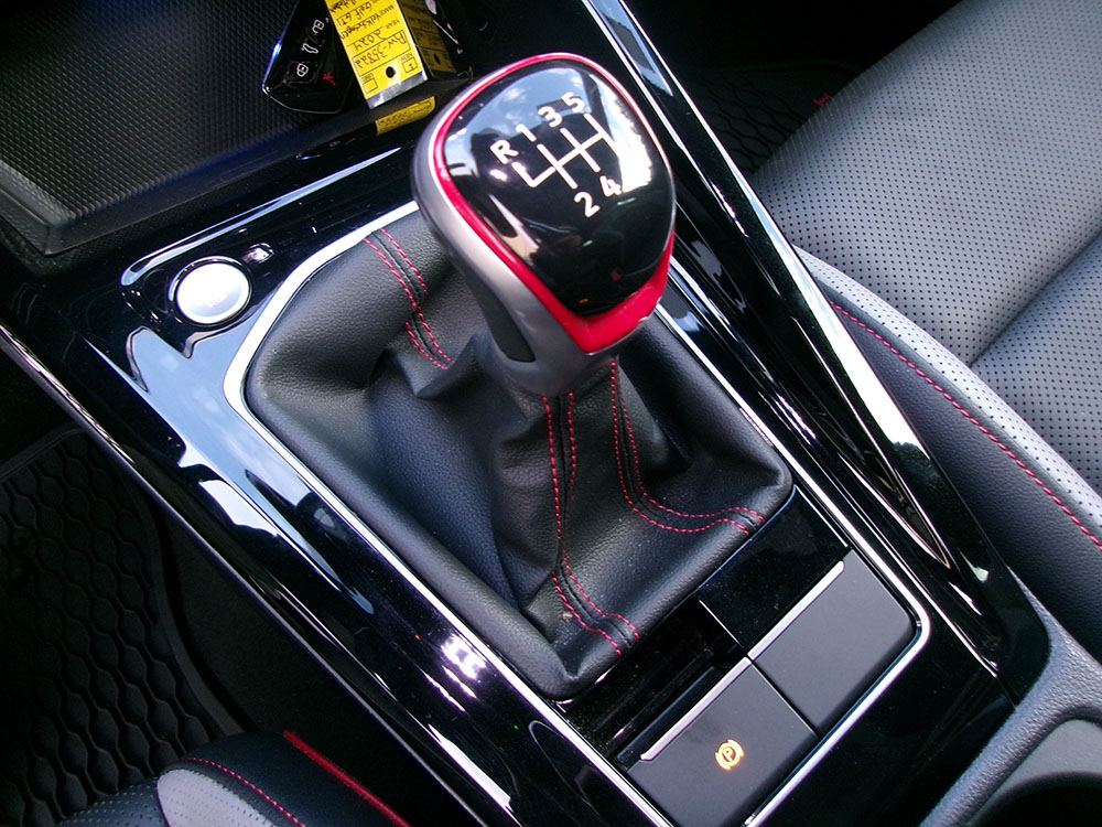 
								2024 Volkswagen Golf GTI Autobahn full									