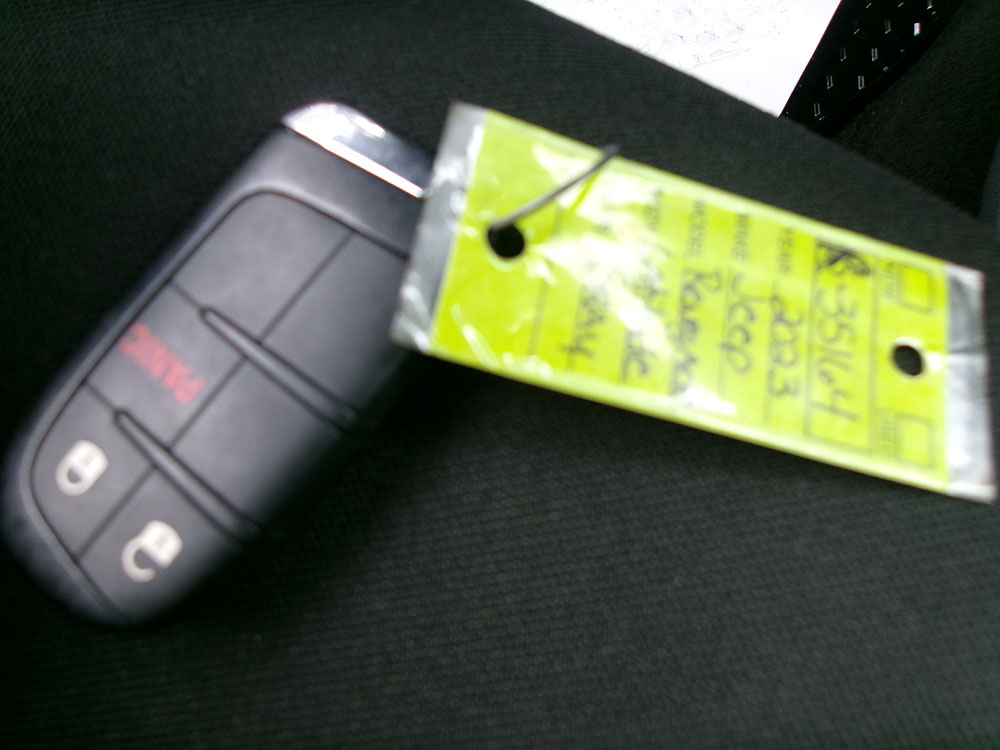 
								JEEP RENEGADE LATITUDE full									