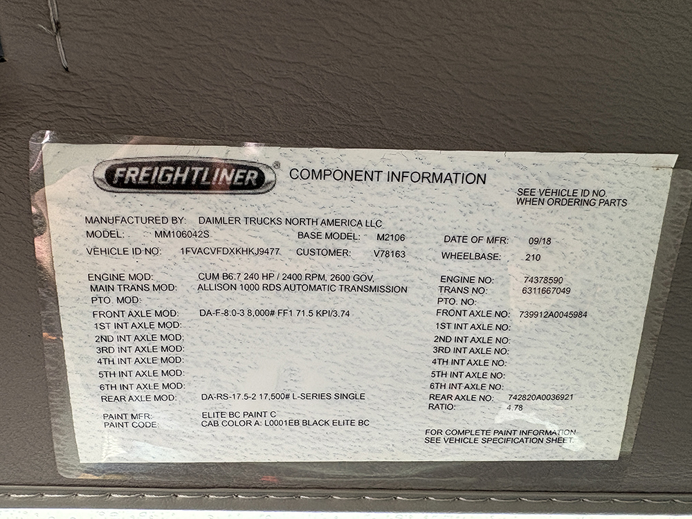 
								FREIGHTLINER M2-106 ROLLBACK full									