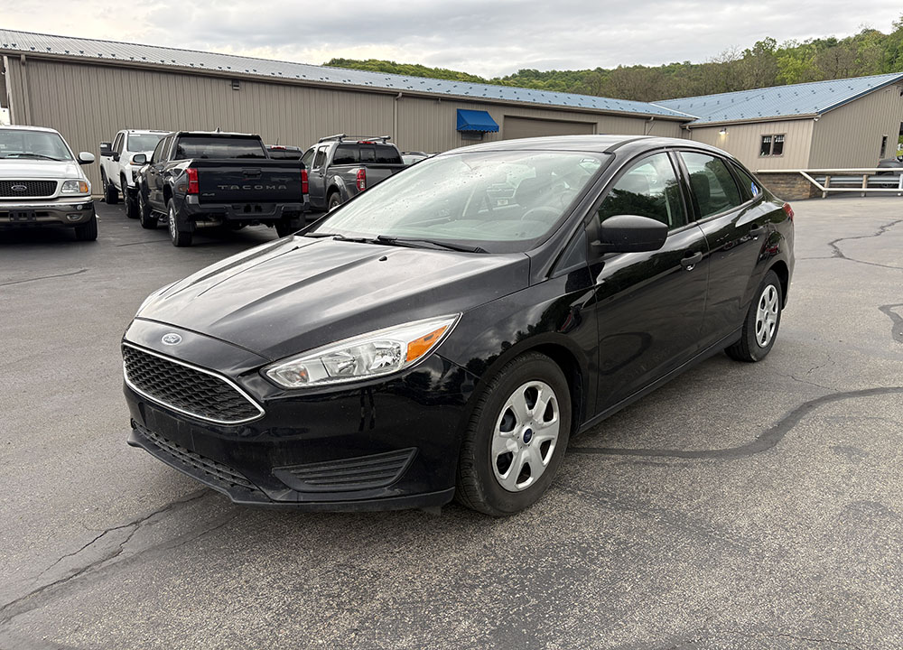 2018 Ford Focus Sedan S's photo