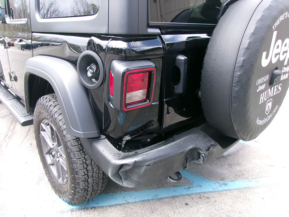 
								JEEP WRANGLER UNLIMITED SPORT S full									