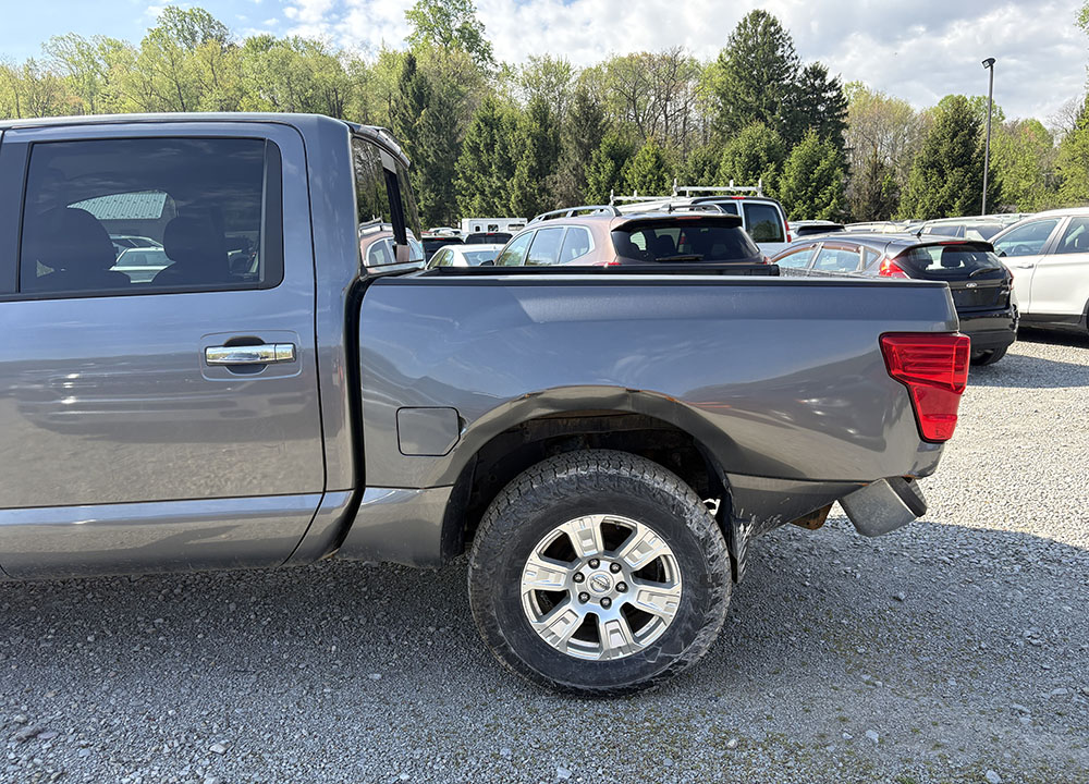 
								NISSAN TITAN SV CREW CAB full									