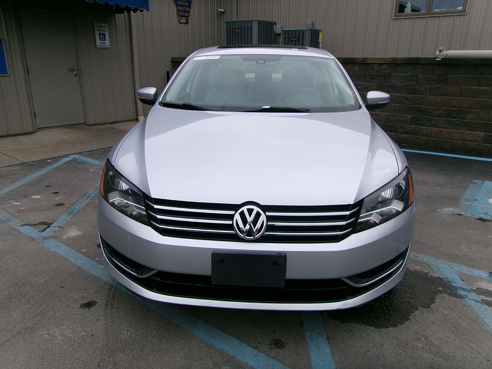 
								2013 Volkswagen Passat SE full									