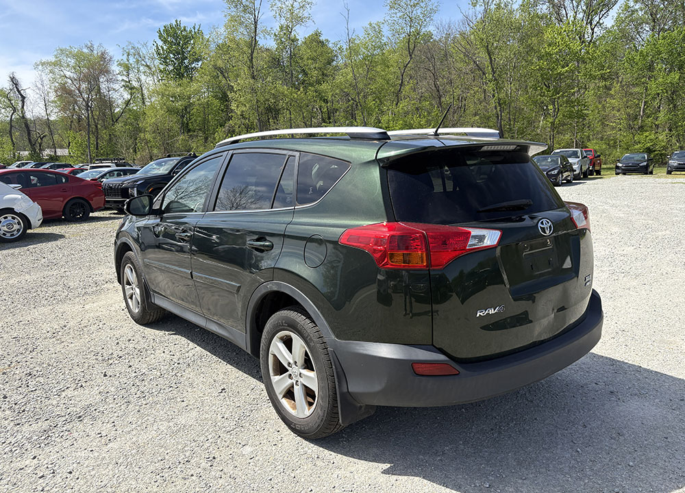 
								TOYOTA RAV4 XLE full									