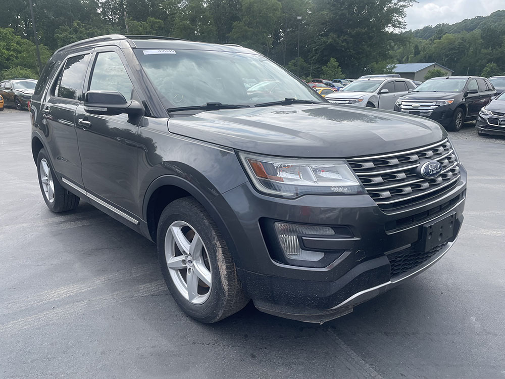
								2016 Ford Explorer XLT full									