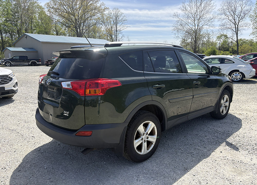 
								TOYOTA RAV4 XLE full									