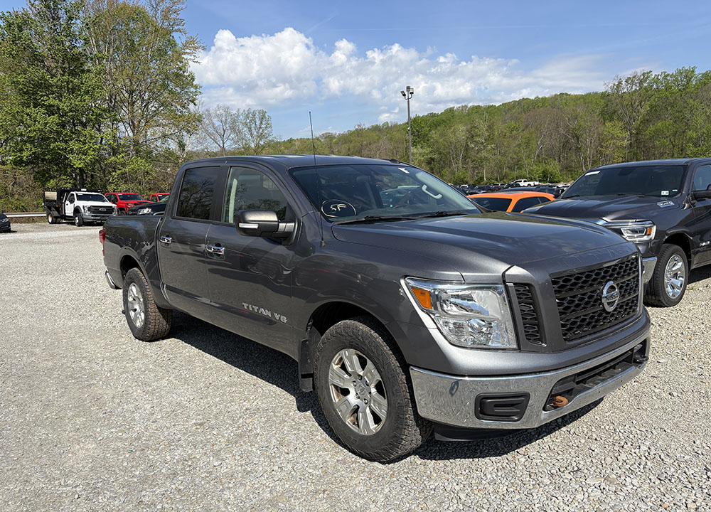 
								NISSAN TITAN SV CREW CAB full									