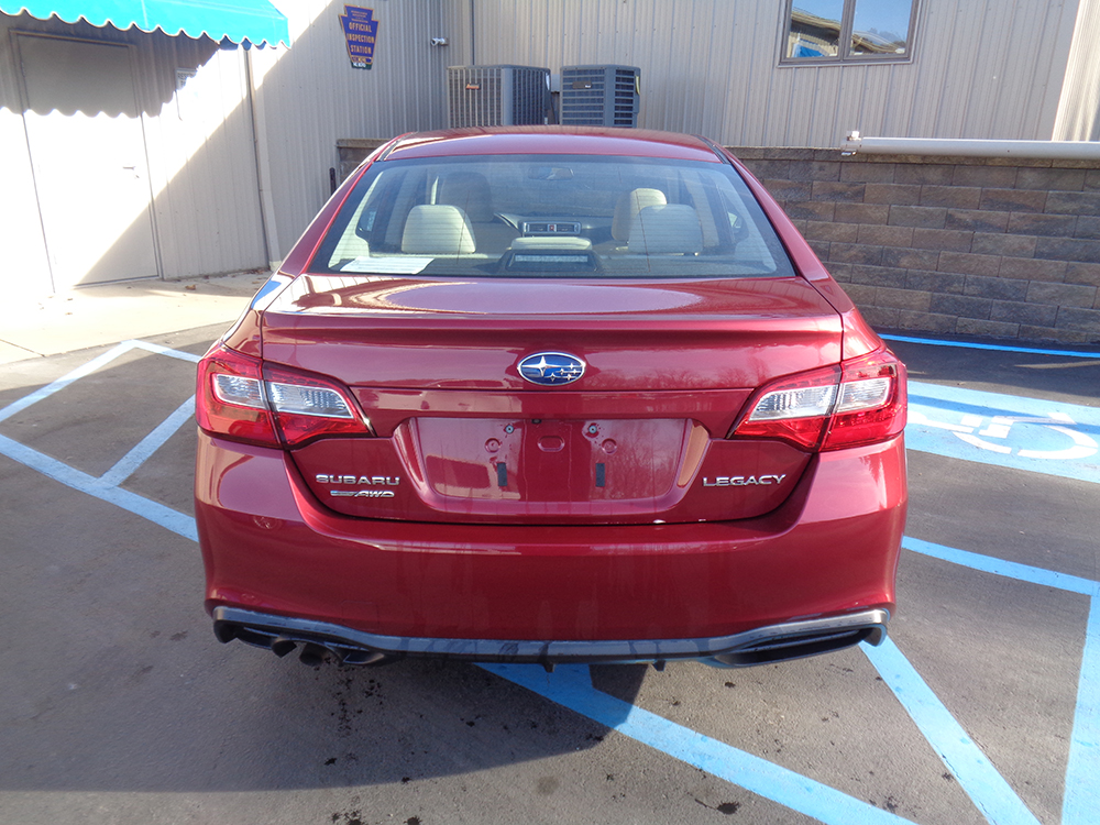 
								2018 Subaru Legacy full									