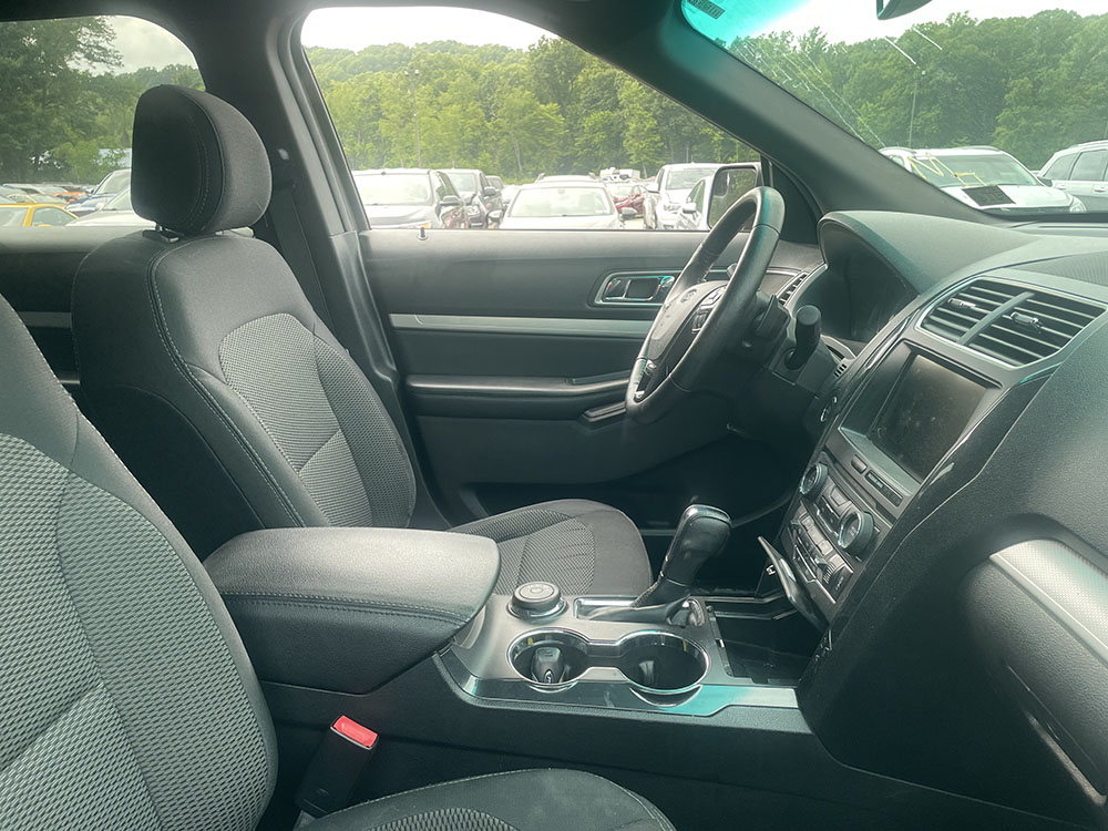 
								2016 Ford Explorer XLT full									